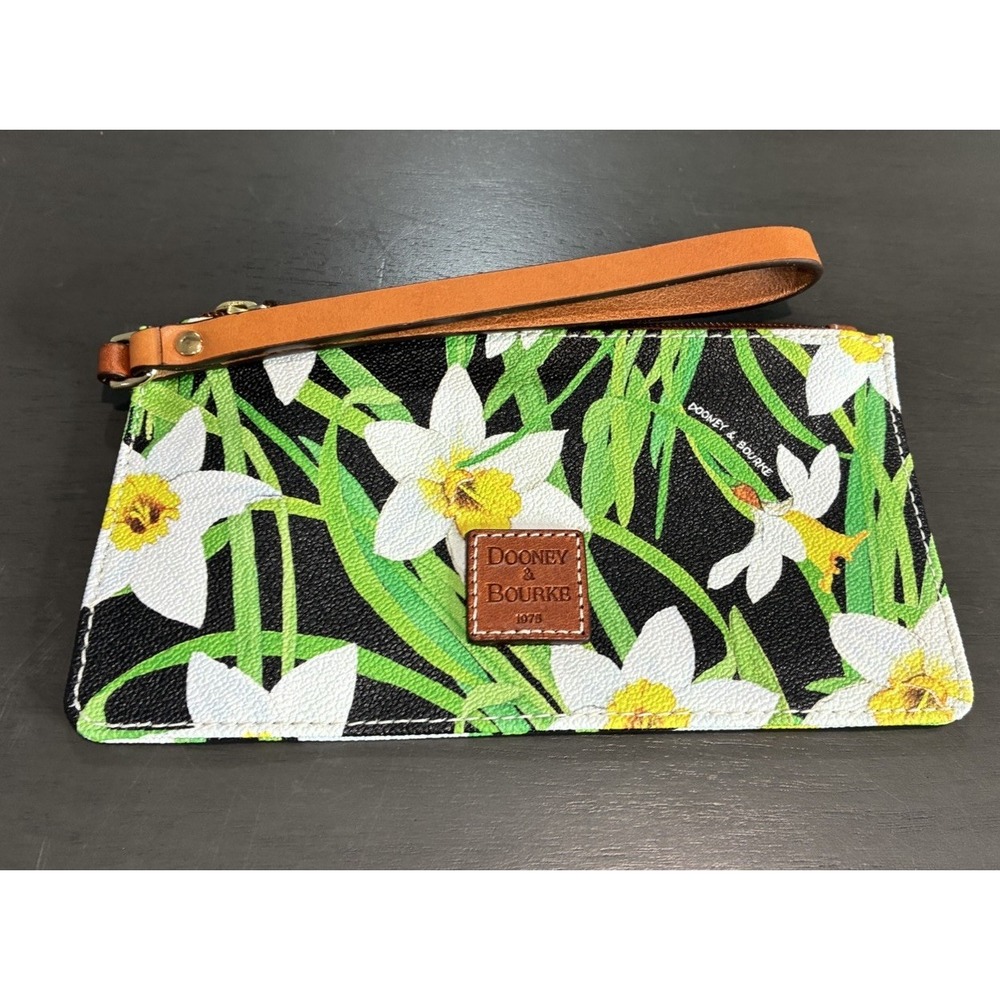 Dooney And Bourke Daffodil Wristlet Wallet Green White Floral